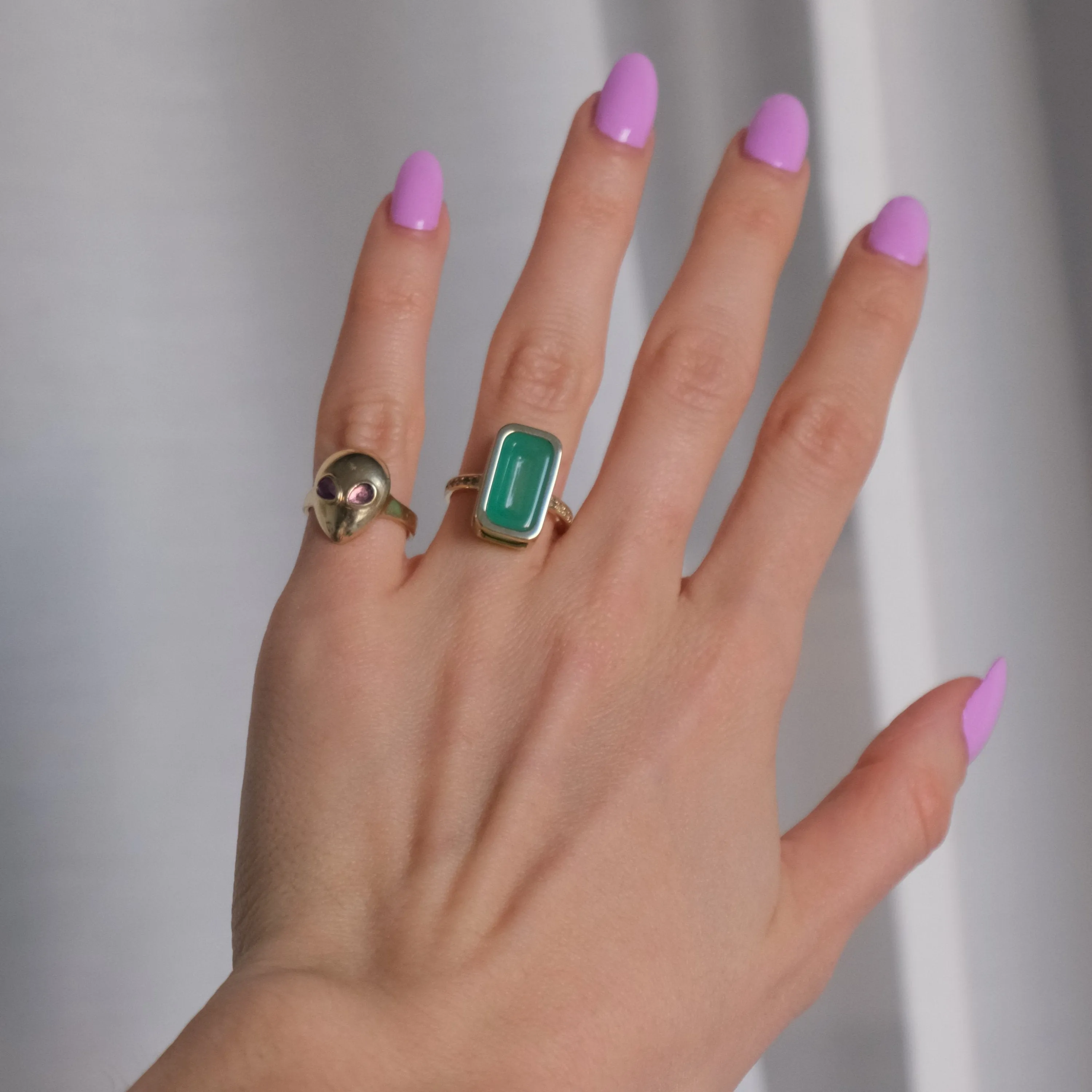 Pfefferminz ring kiwi stoned yellow gold with chrysoprase and sapphire