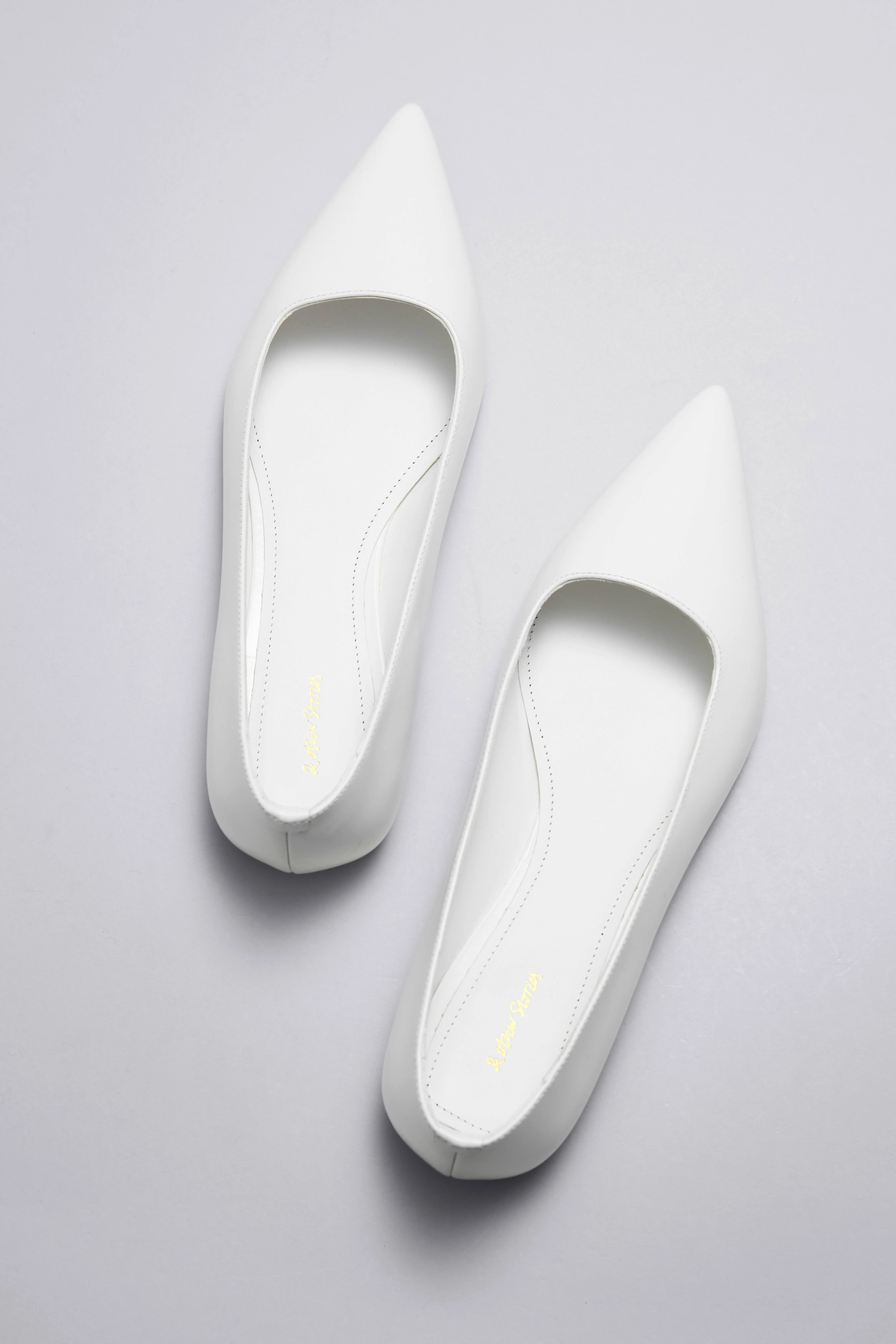 Point-Toe Ballet Flats - No heel - White - Ladies | H&M GB