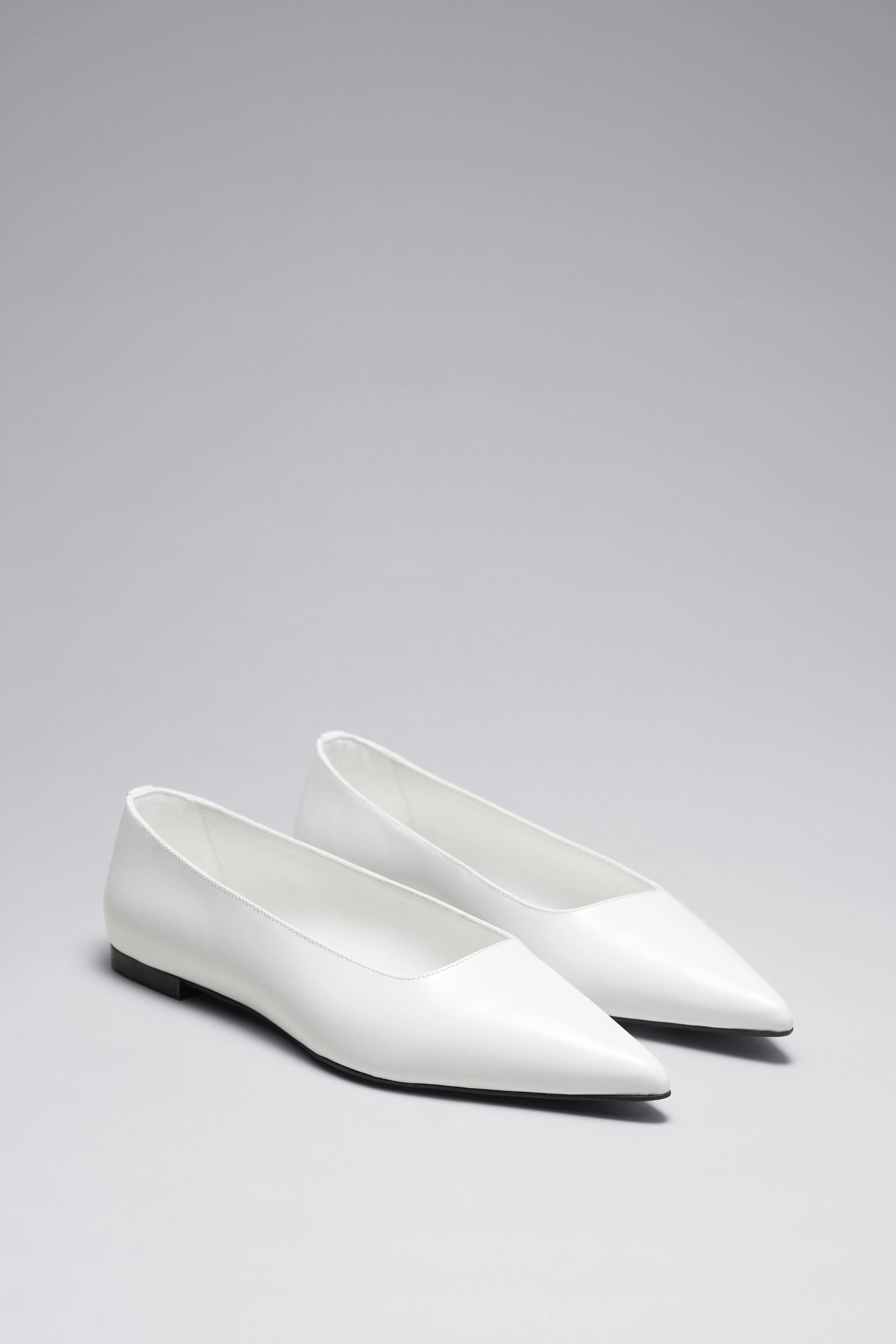 Point-Toe Ballet Flats - No heel - White - Ladies | H&M GB