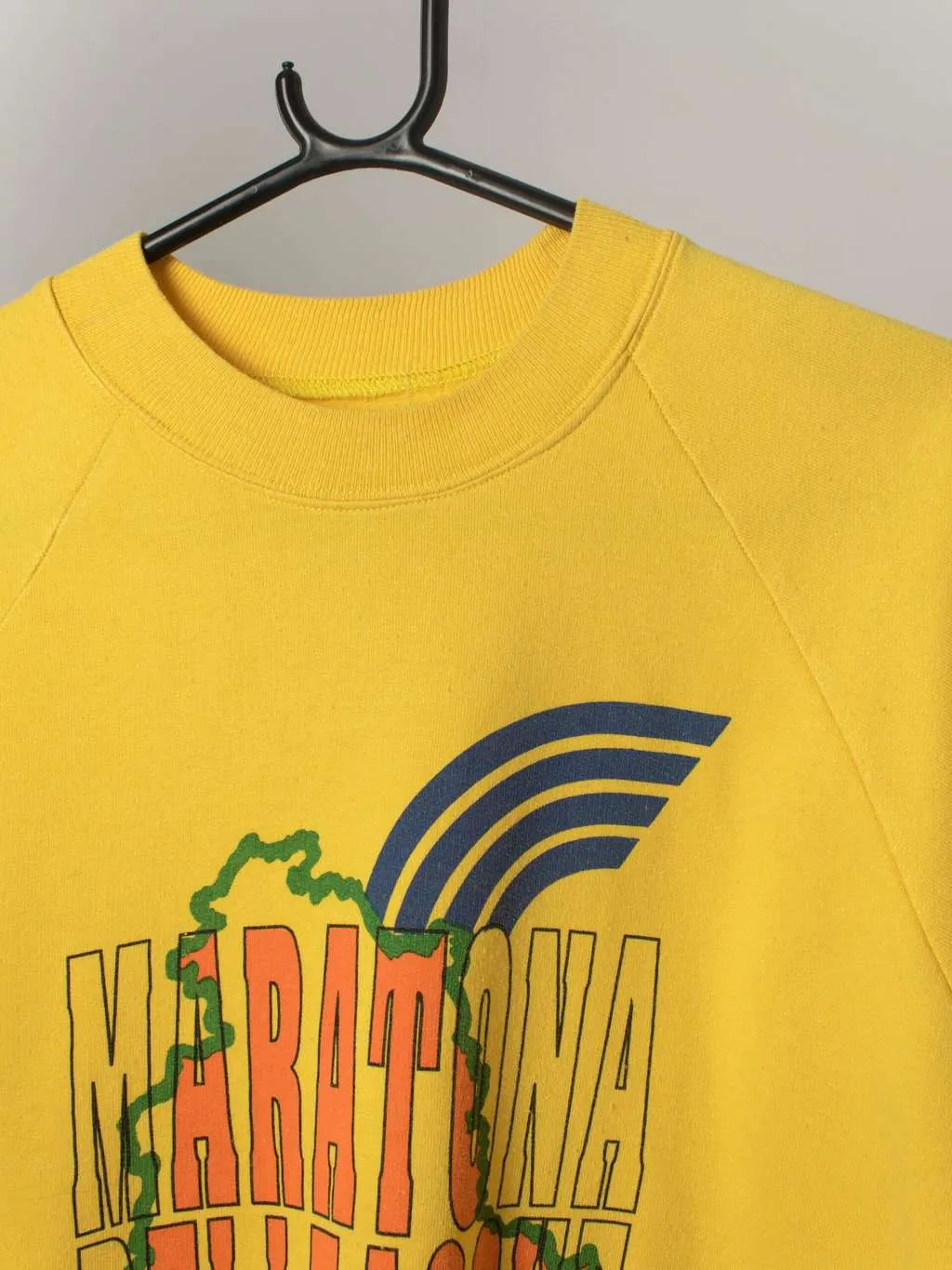 Vintage graphic sweatshirt in yellow with maratona delle acque Italian marathon print – Small / Medium